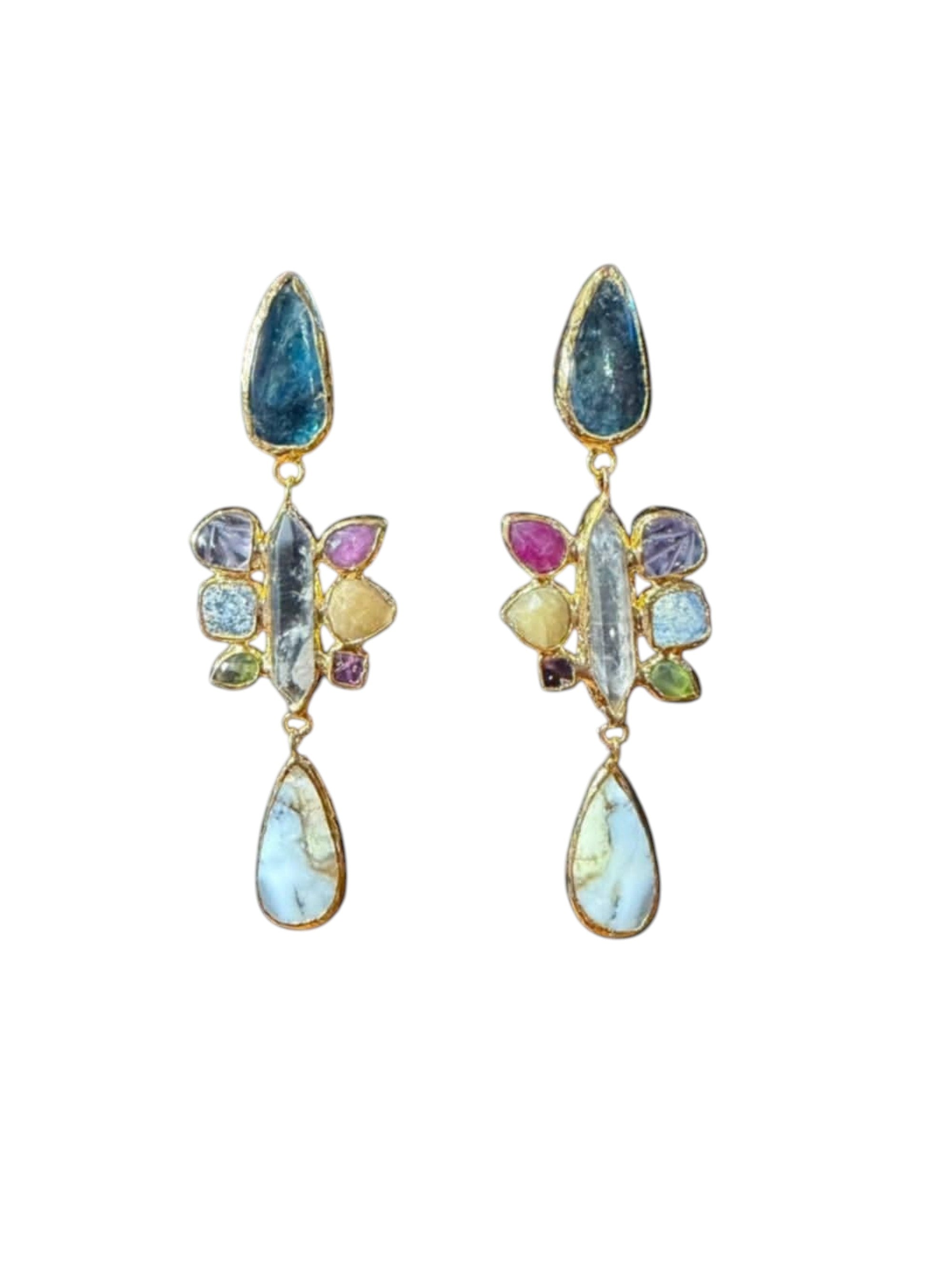 Los aretes colgantes "Crisálida" de cuarzo transparente y gemas múltiples